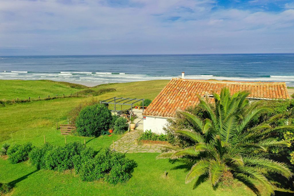 Oceanfront house San Vicente de la Barquera